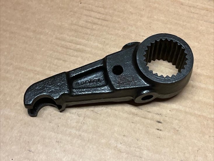 S/H - Torsion Bar Adjuster Lever RH (XK) C3461