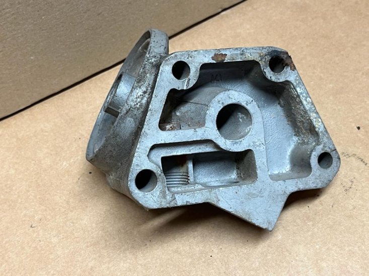 S/H - MK1 / MK2 Oil filter head (4 bolt up facing filter) 7985