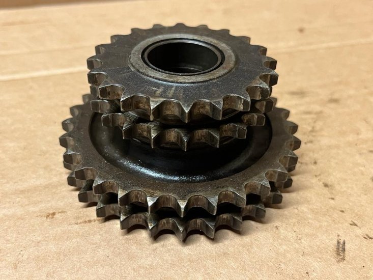 S/H - Timing Chain Intermediate Sprocket (6 Cyl) 20/28 teeth