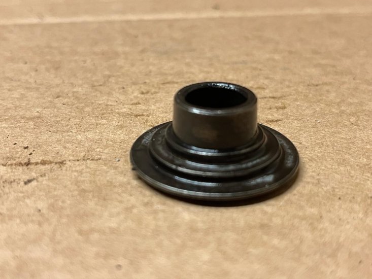 S/H - Valve collar top hat (most 6 cyl) Type 2 Med
